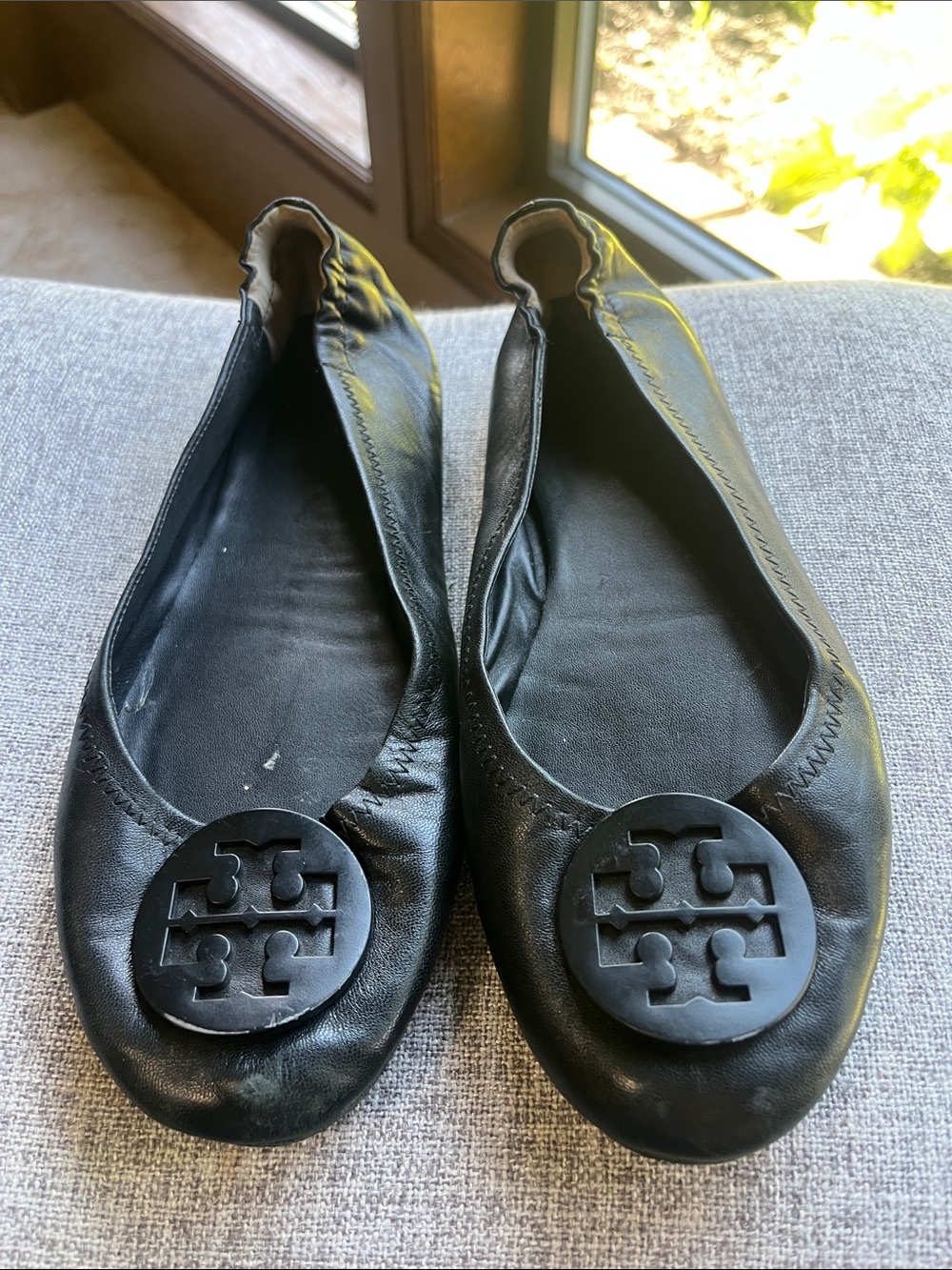 Tory Burch Black Leather Logo Round-Toe Ballet Flats - Picture 8 of 9